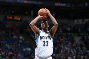 乐鱼体育-包含关键时刻明尼苏达森林狼备战西甲，官宣签约细节曝光，底气十足，团队化学反应显著的词条-乐鱼体育